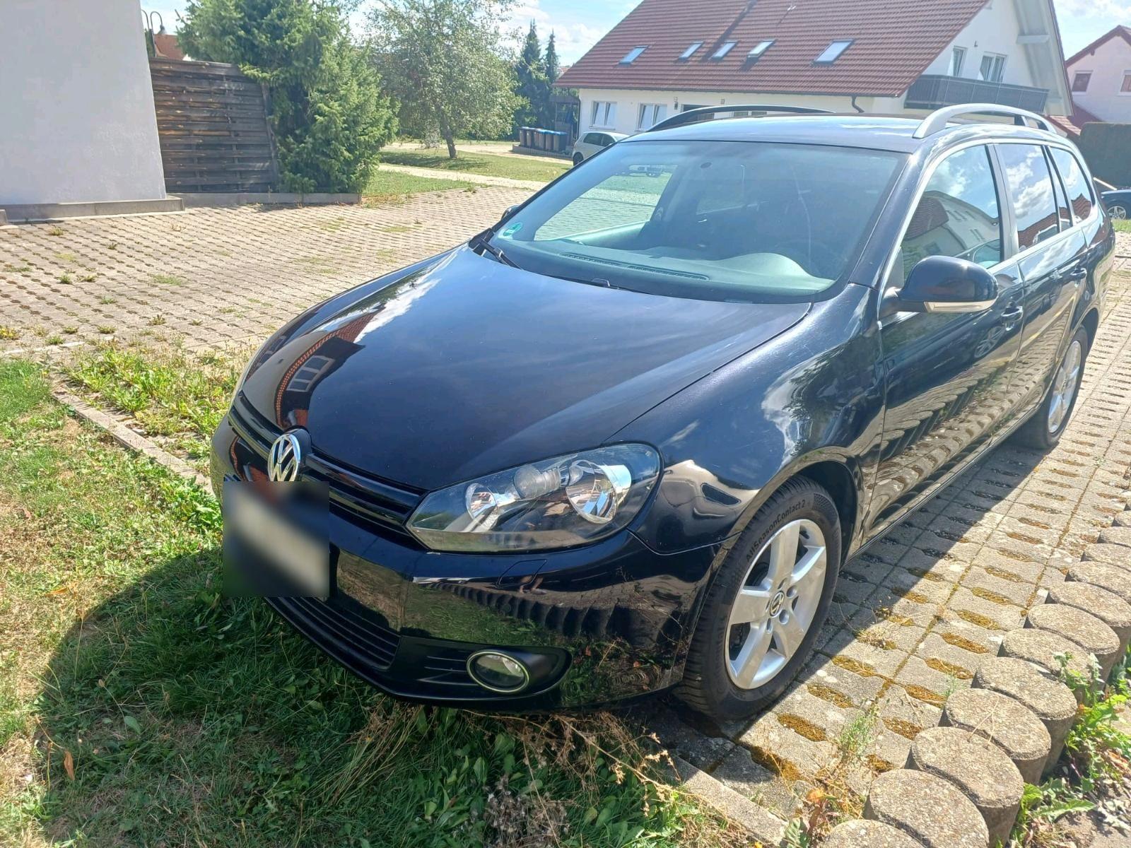 Volkswagen Golf 2011 — rear view