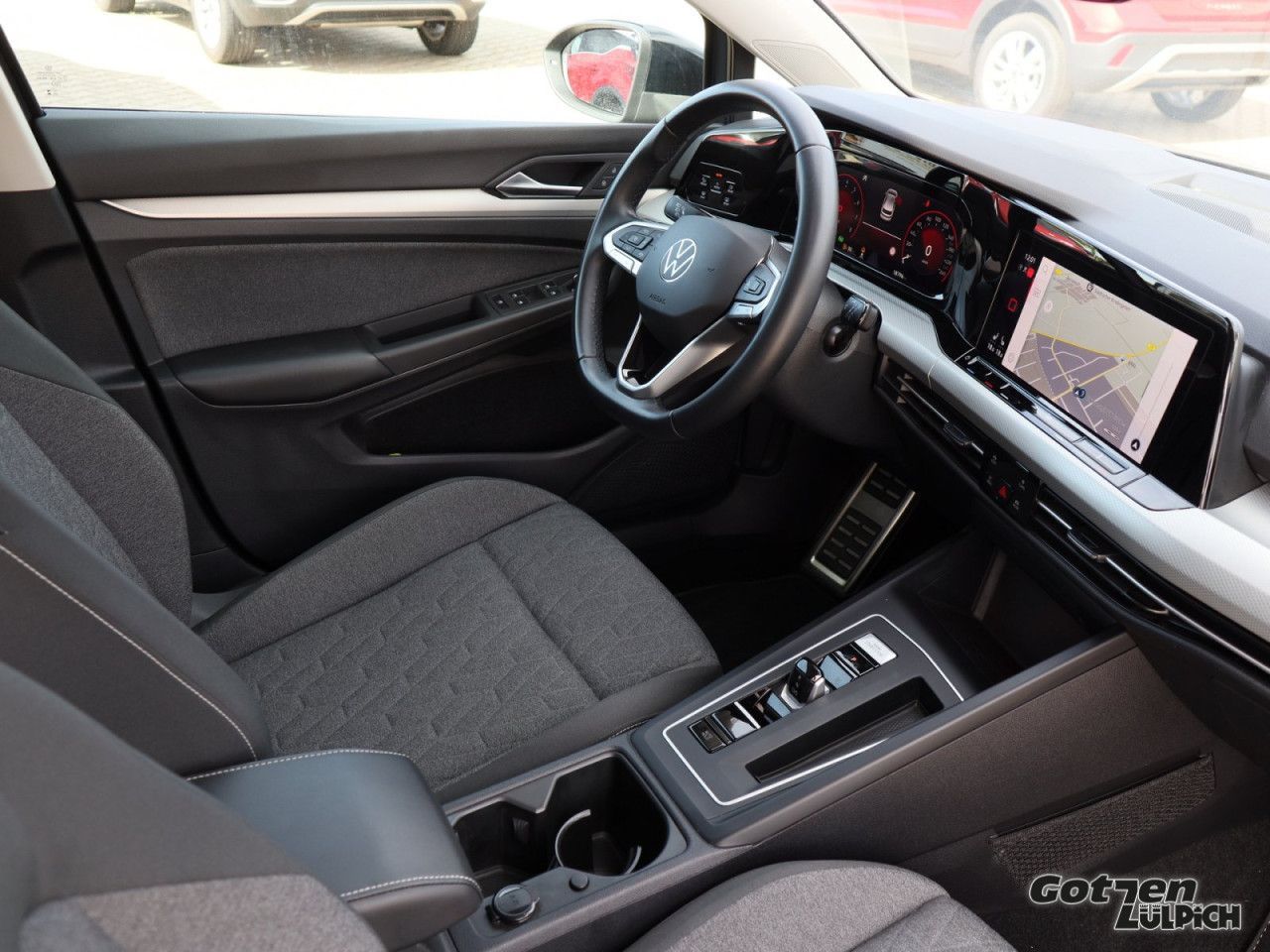 Fahrzeugabbildung Volkswagen Golf VIII 1.5 eTSI Move DSG Navi Bluetooth LED