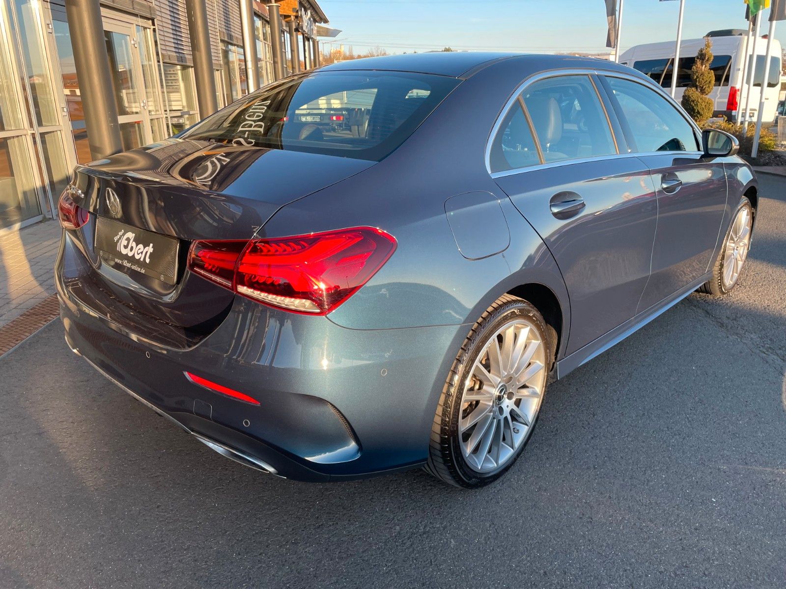 Fahrzeugabbildung Mercedes-Benz A 250e Limo+AMG+Ambiente+RFK+19Zoll+MBUX+LED+