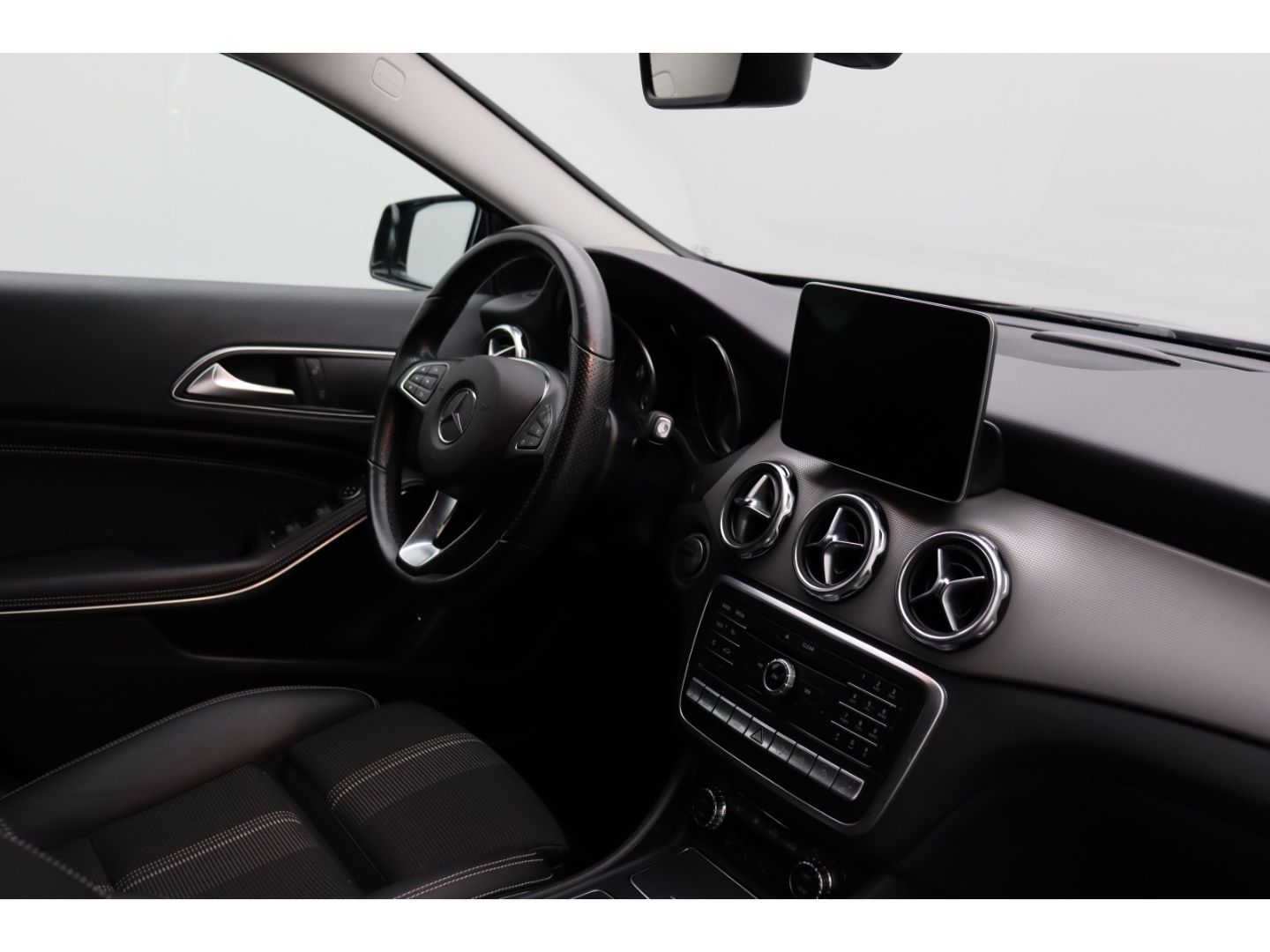 Fahrzeugabbildung Mercedes-Benz GLA 220 CDI d 4Matic Navi LED El. Heckklappe AHK