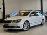 Skoda Superb 3.6 FSI Combi Elegance 4x4 *Navi,AHK,PDC* - Skoda Superb aus 2014 mit Benzin-Antrieb: Kombi