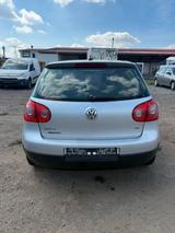 Volkswagen Golf 1.6 - Volkswagen Golf aus 2004: 1.6