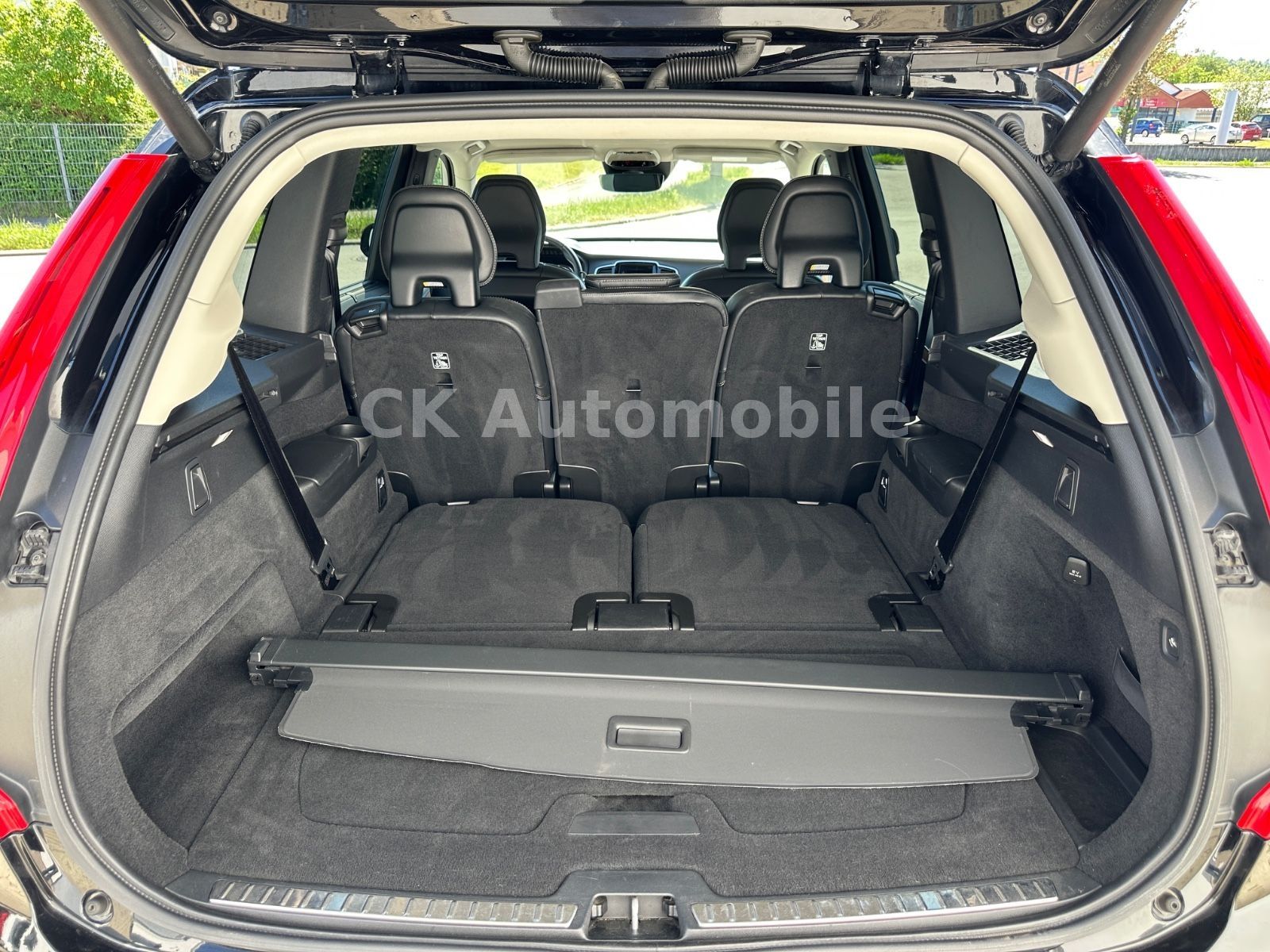 Fahrzeugabbildung Volvo XC90 T5 Inscription AWD/7Sitze/BLIS/LED/360°/AHK