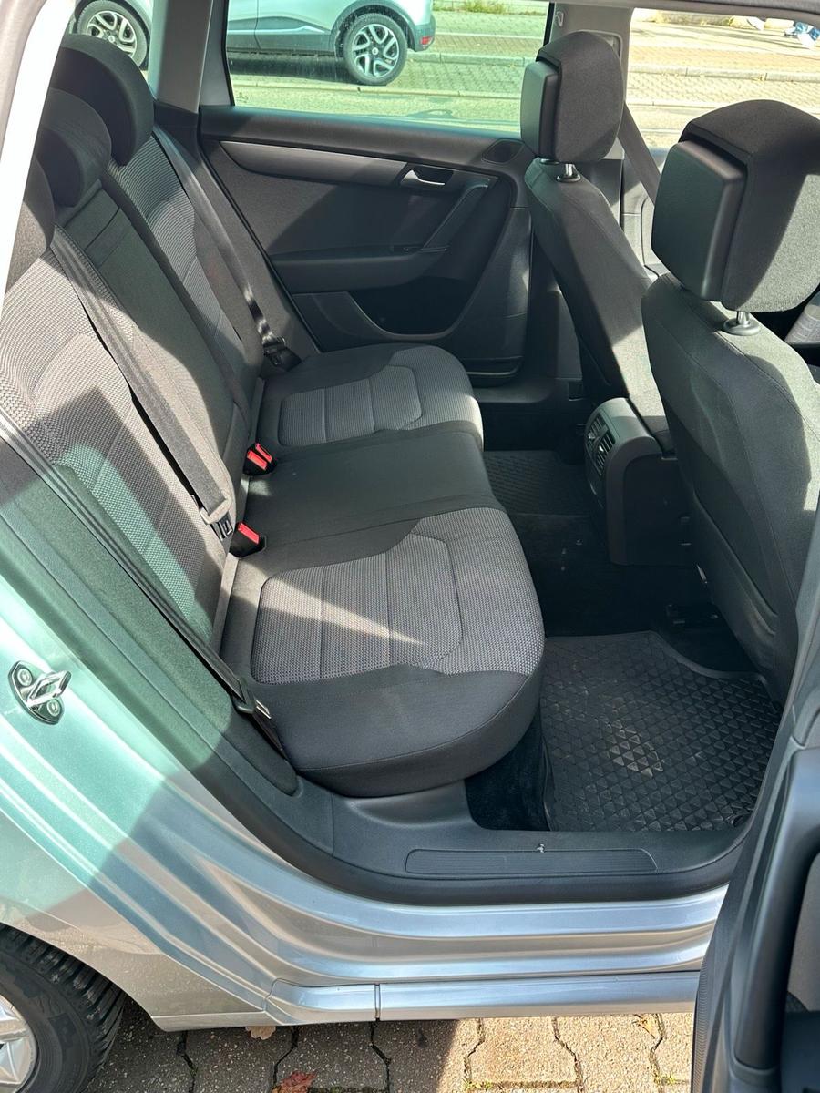 Volkswagen Passat 2011 — photo 5