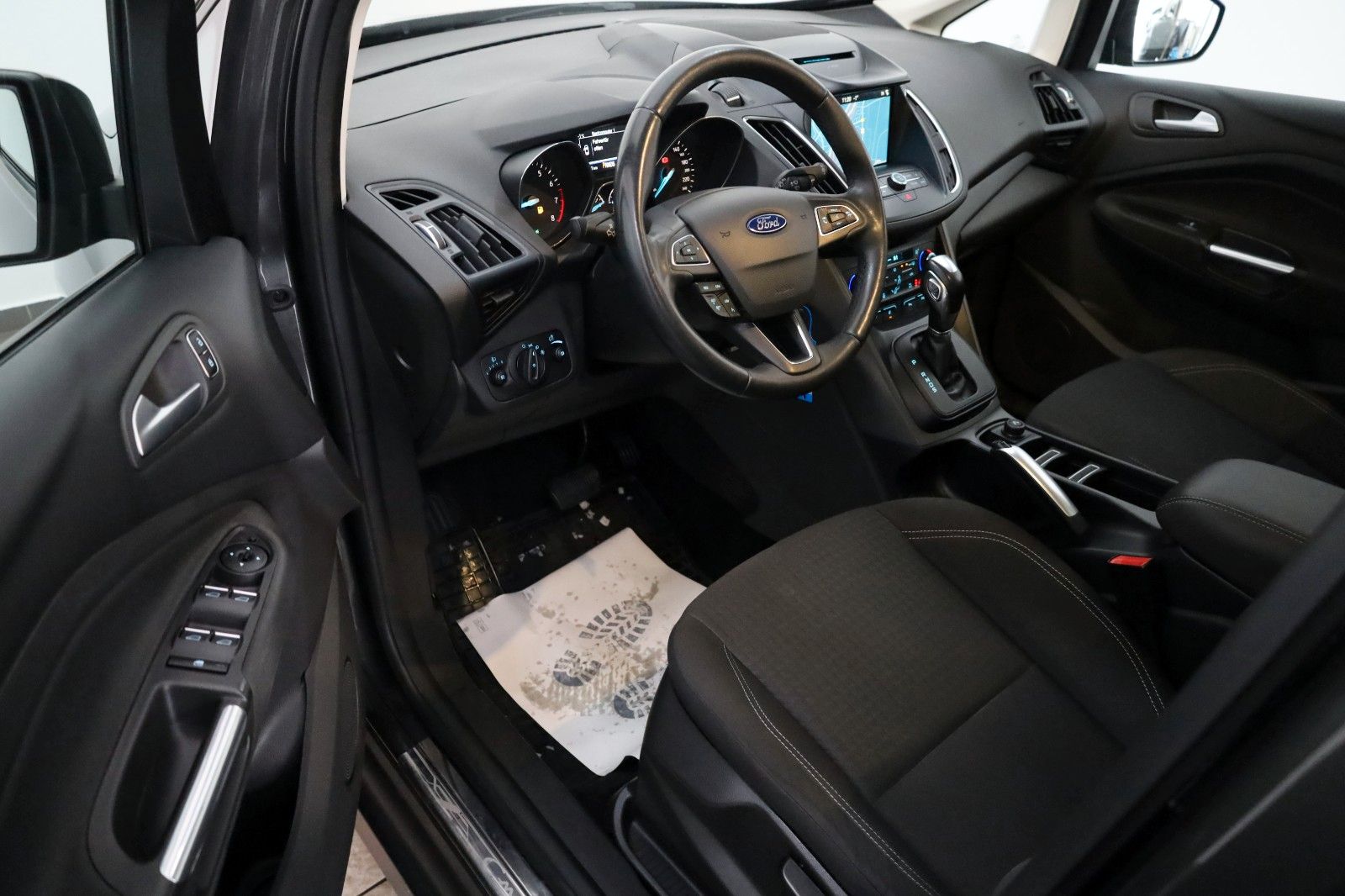 Fahrzeugabbildung Ford C-MAX Cool & Connect Navi,Kamera,SH,AHK,SR+WR