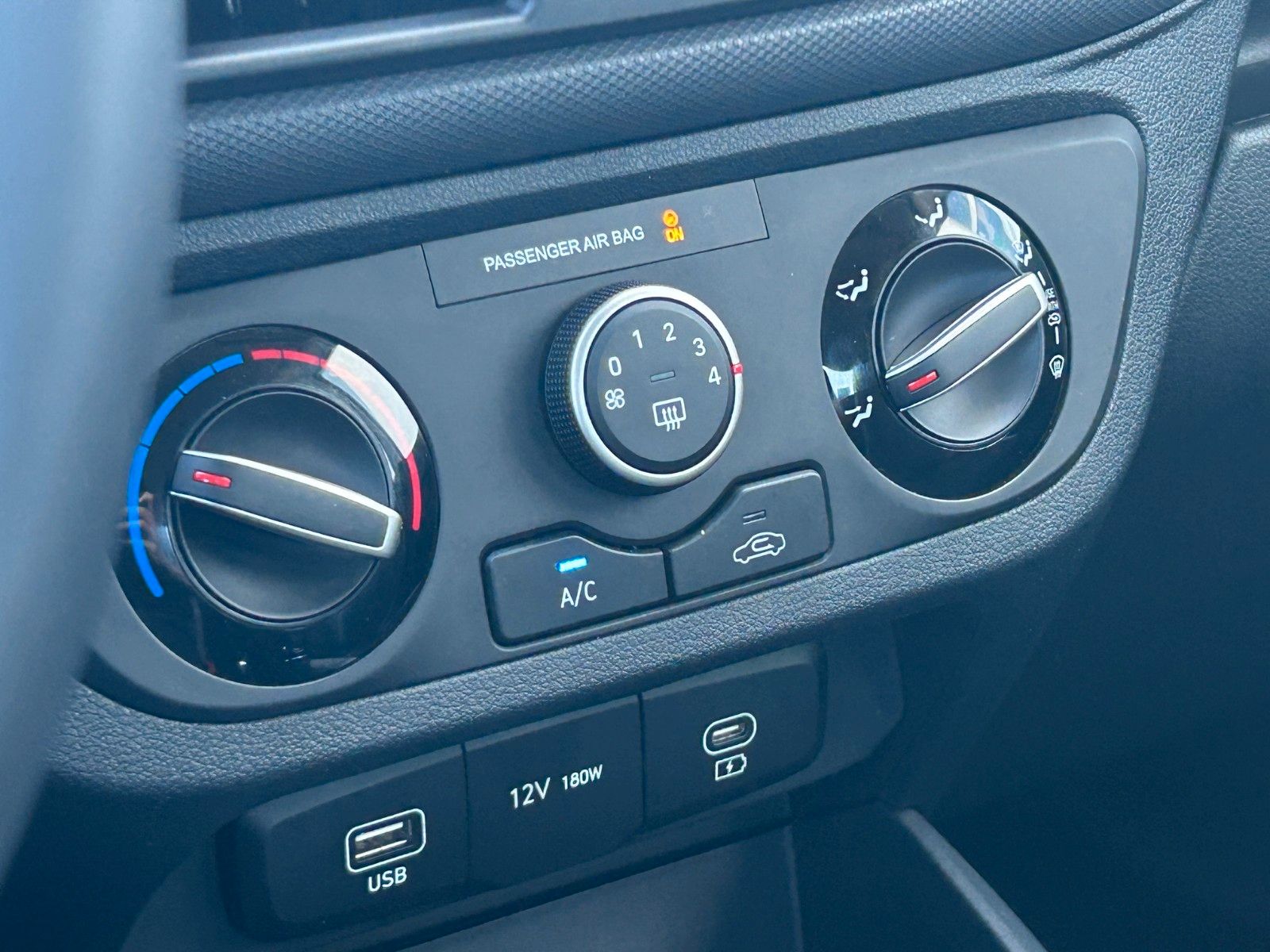 Fahrzeugabbildung Hyundai i10 1.0 Trend AMT *Nav*Klima*CarPlay*Kamera*PDC*