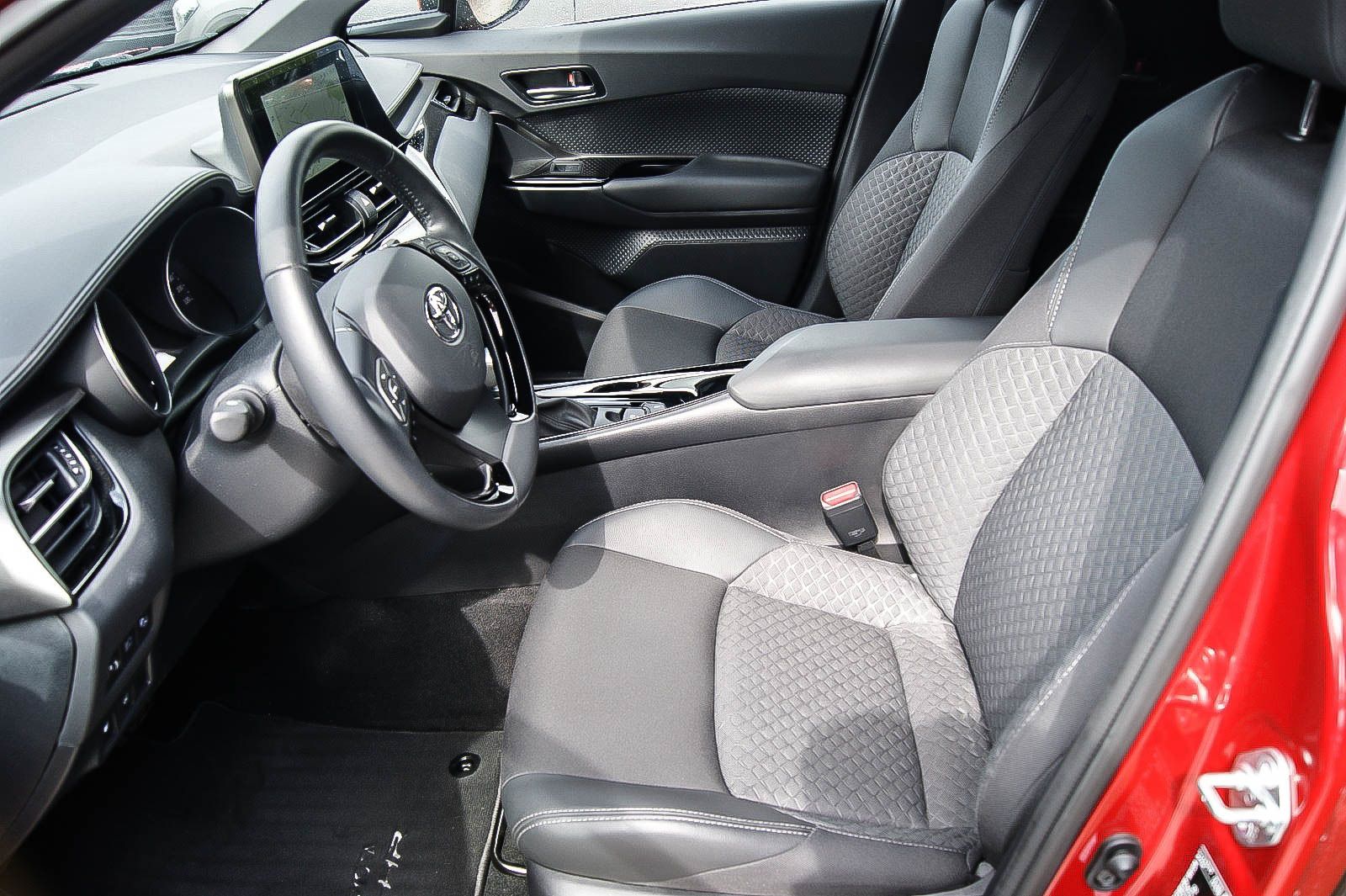 Fahrzeugabbildung Toyota C-HR 1.8 Hybrid Team D NAVI Bi-LED KAMERA