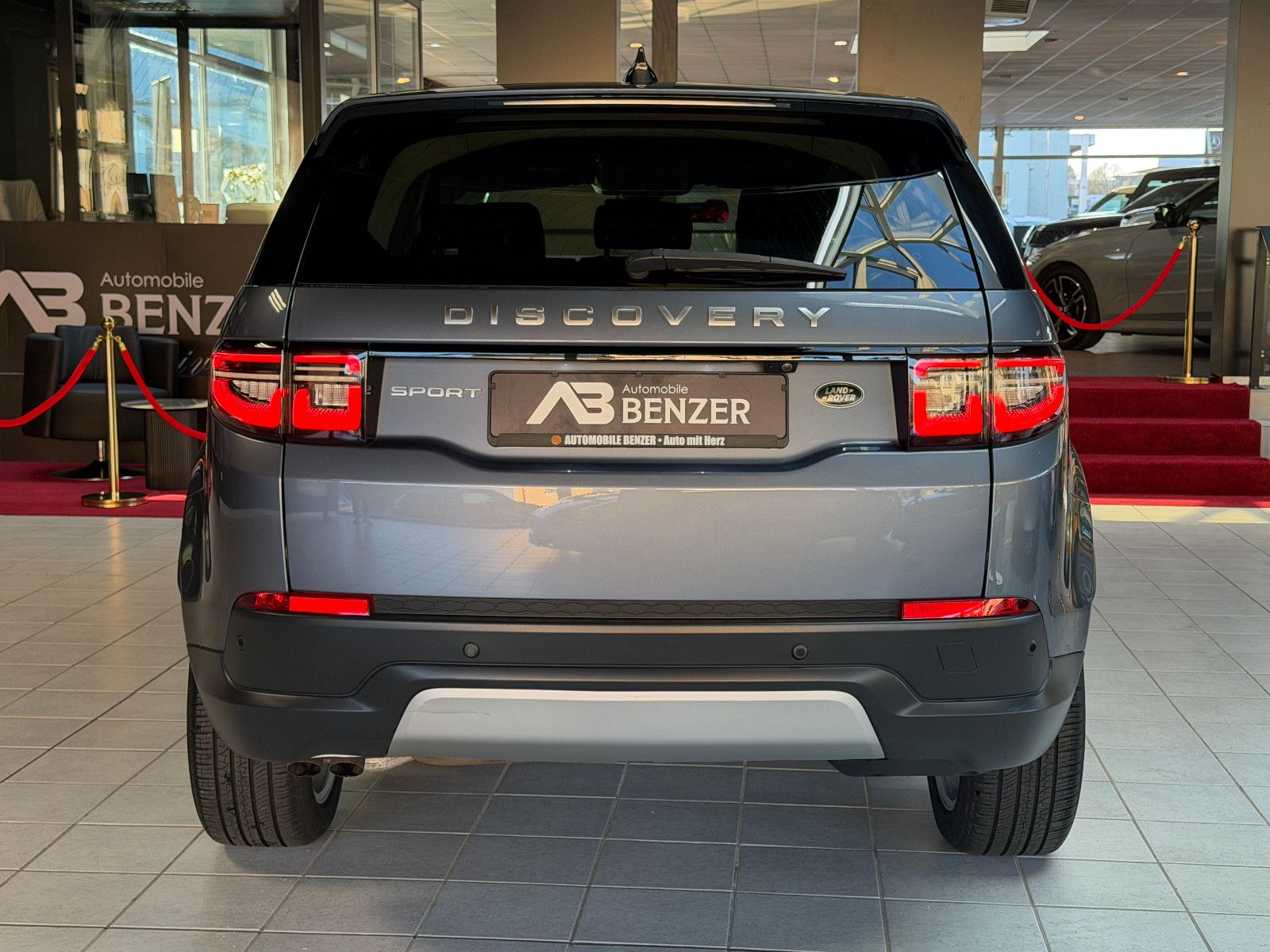 Fahrzeugabbildung Land Rover Discovery Sport SE AWD/PANO/KAMERA/LEDER/LED