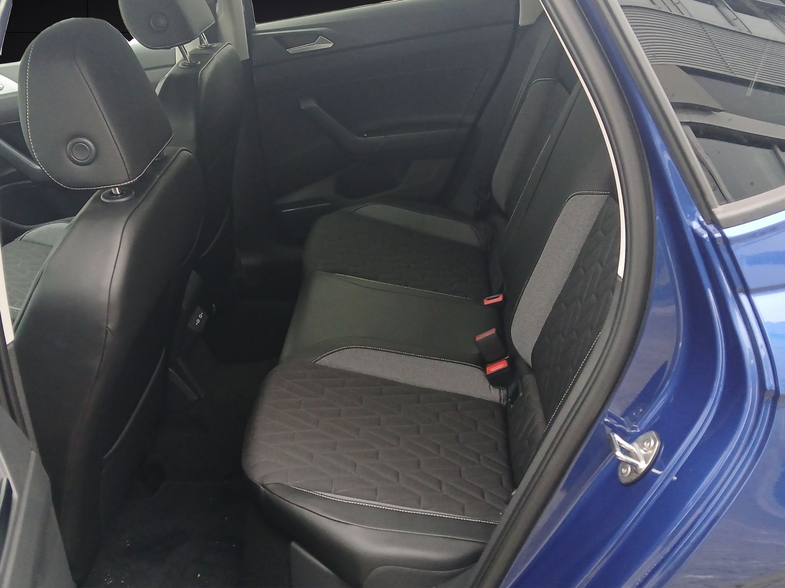 Fahrzeugabbildung Volkswagen Polo Energy TSI DSG LED ACC SH RearView AppConne