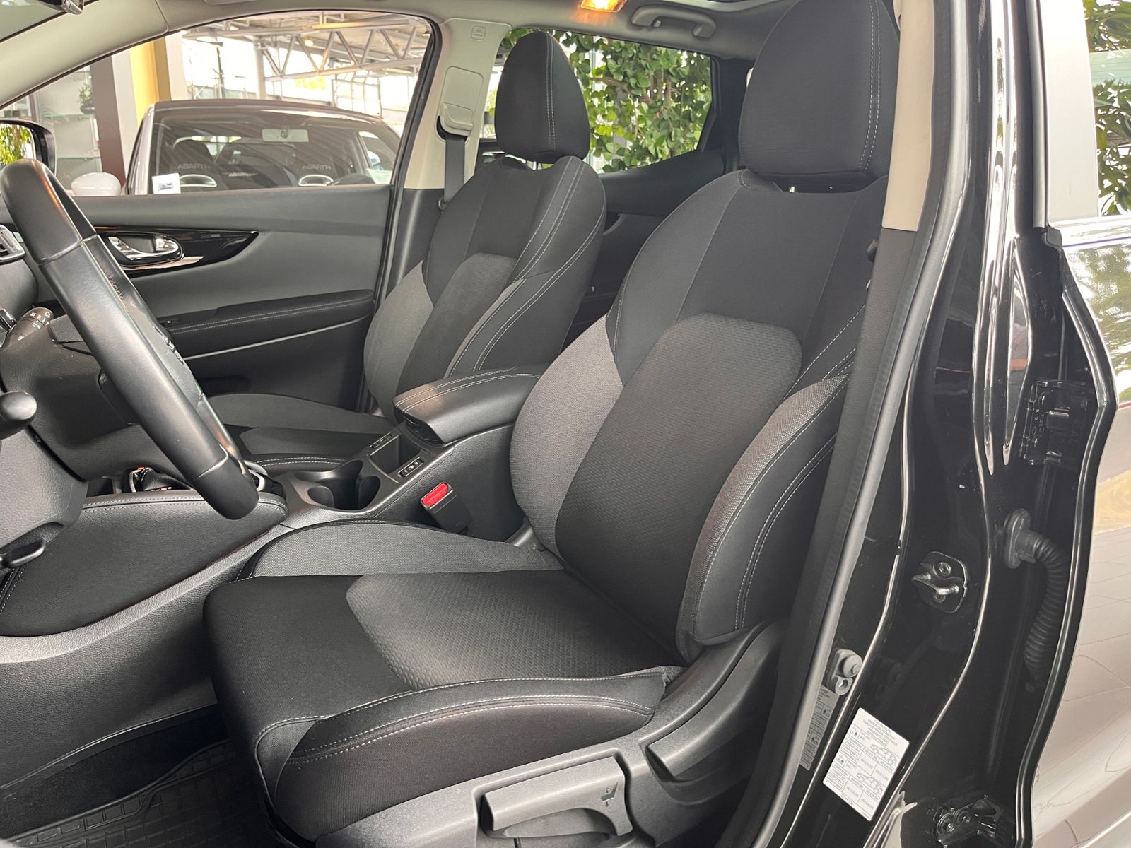 Fahrzeugabbildung Nissan Qashqai Zama AHK PANO NAV RFK SHZ