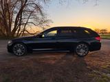 BMW 530d xDrive Touring A M Sport PanoDach/Head-Up - BMW 530 Gebrauchtwagen in Berlin