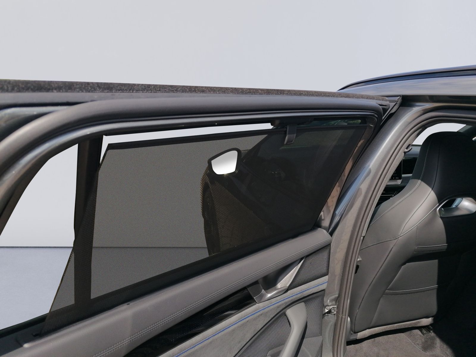 Passat R-Line 2.0 TDI 4MO STHZ+LEDER+AHK+PANO+