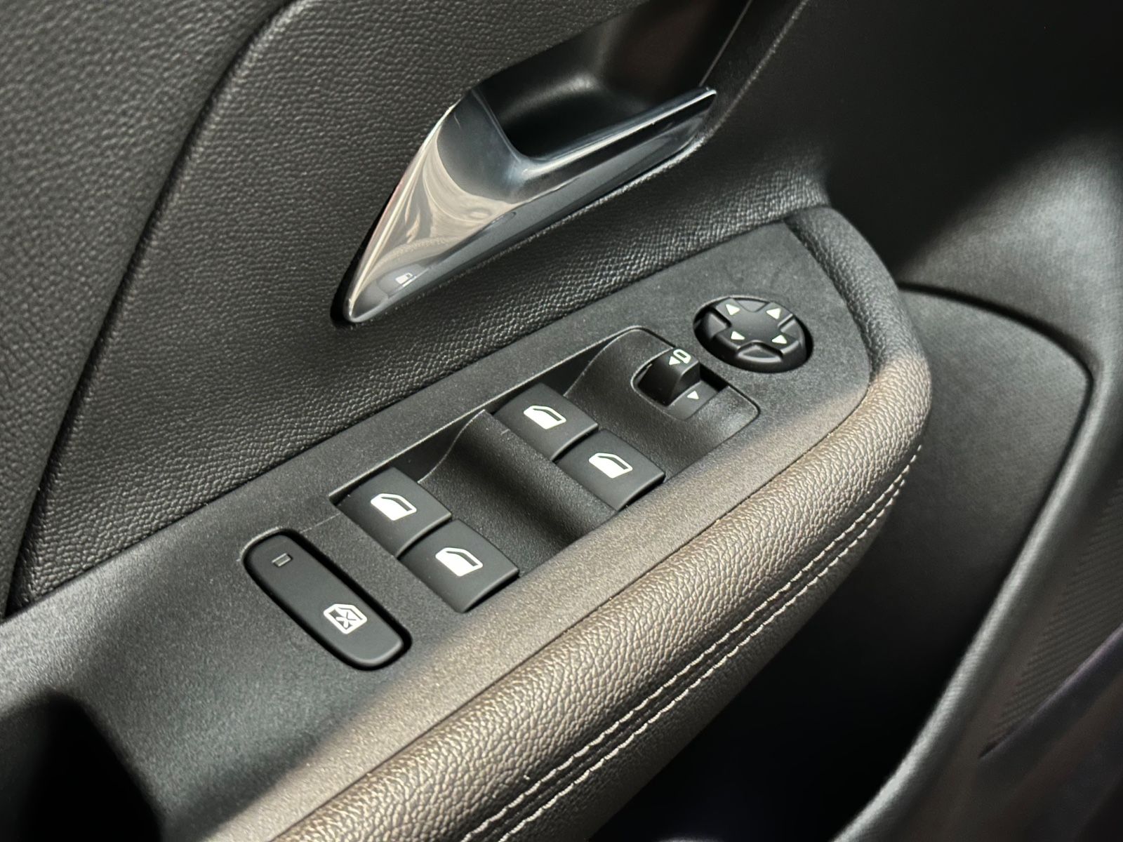 Fahrzeugabbildung Opel Mokka Ultimate 1.2T,Navi,Kamera,Sitzhz,Allw