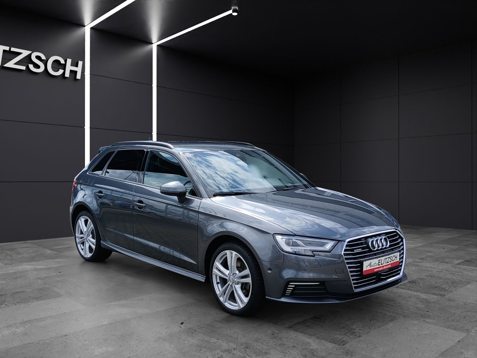 Fahrzeugabbildung Audi A3 Sportback 40 e-tron sport Matrix Navi ACC RFK