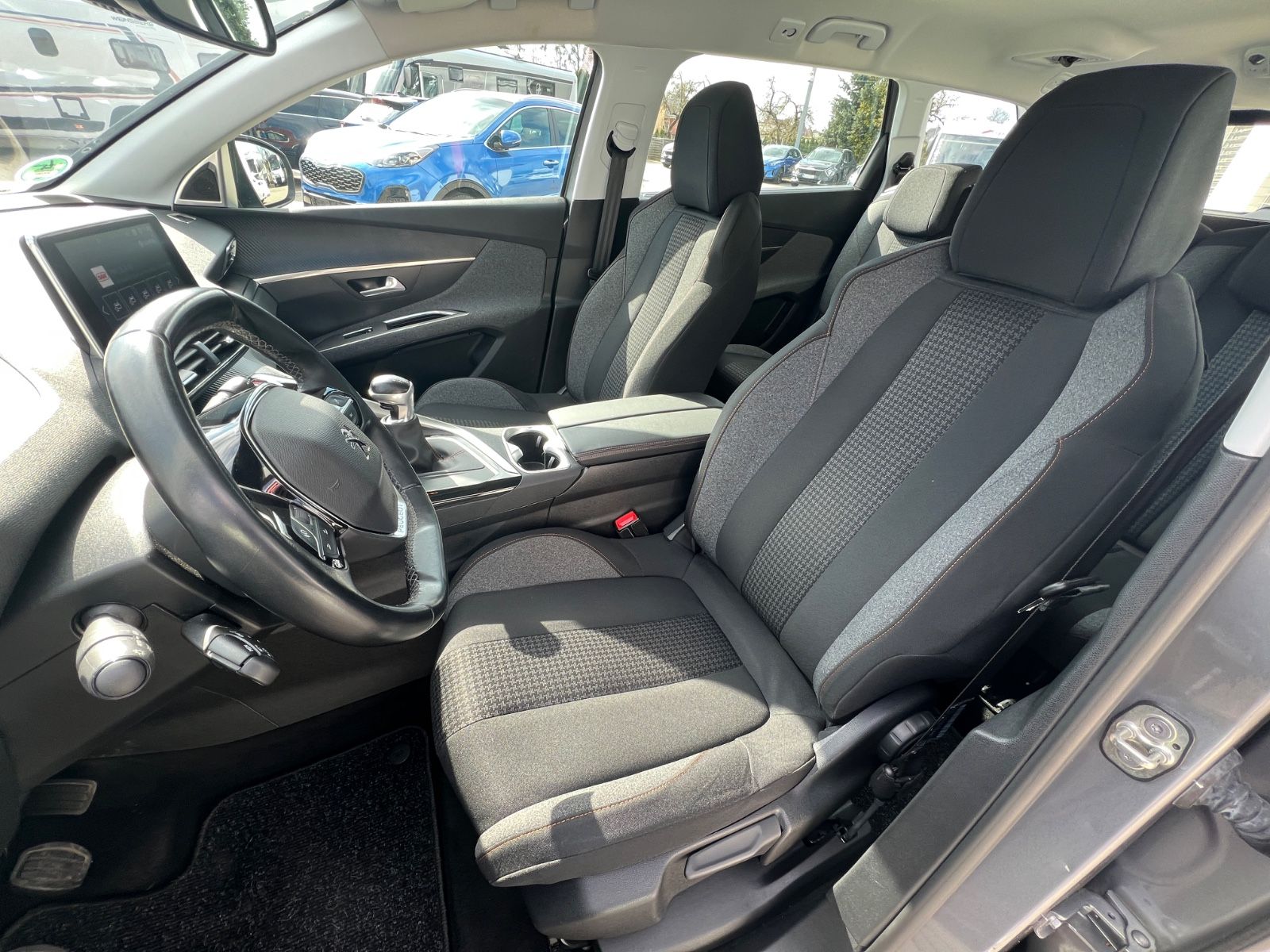 Fahrzeugabbildung Peugeot 5008 PureTech 130 Allure