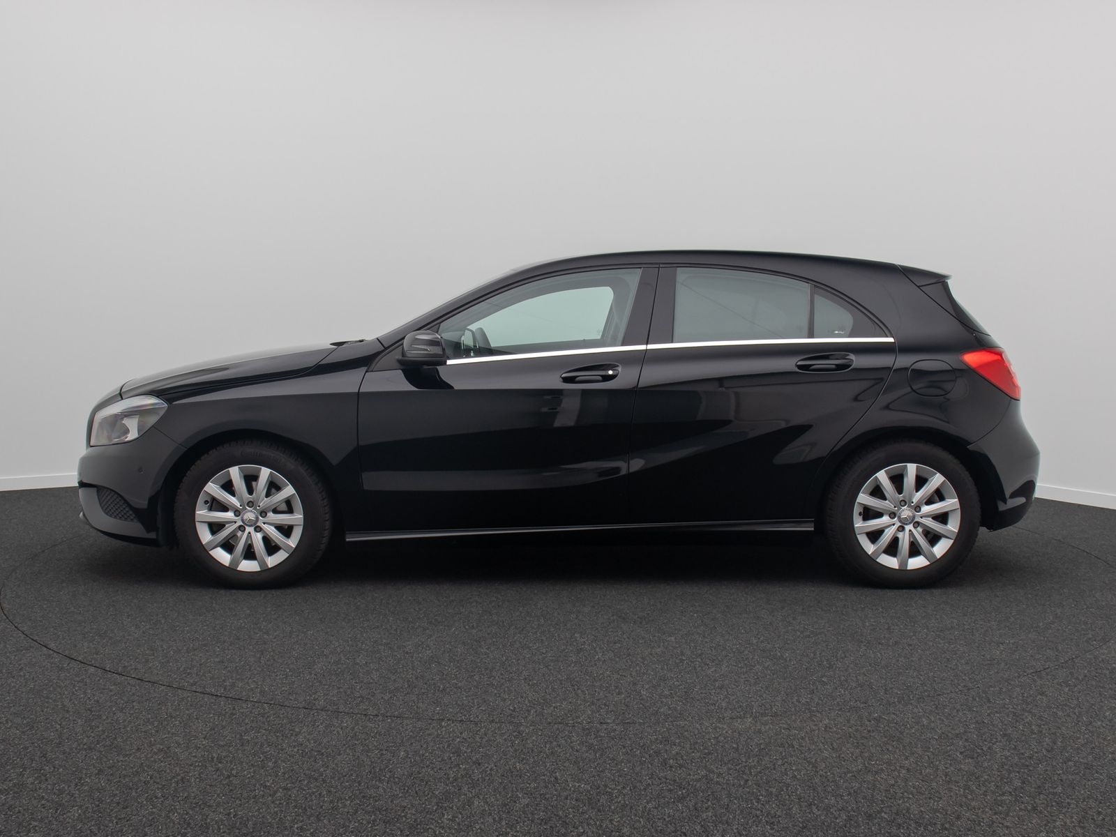 Fahrzeugabbildung Mercedes-Benz A180 BlueEfficiency Navi Sound Tempomat ParkAsst