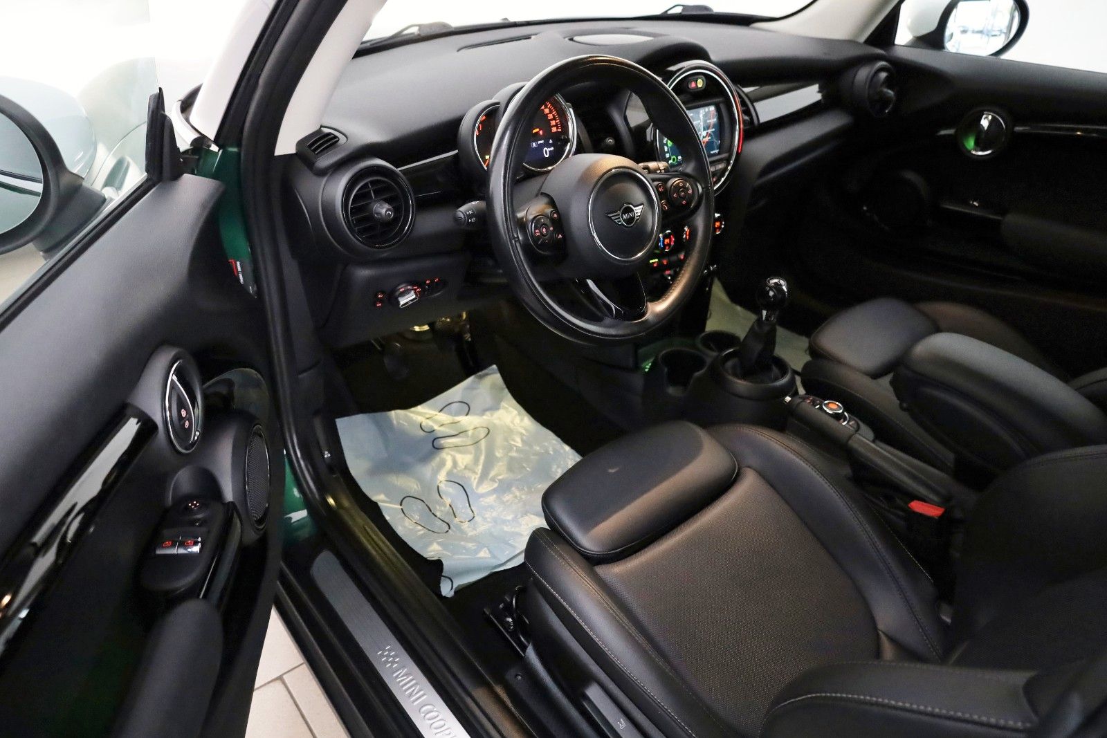 Fahrzeugabbildung MINI COOPER S 3-trg. Leder,Navi,LED,SH,Carplay +WR