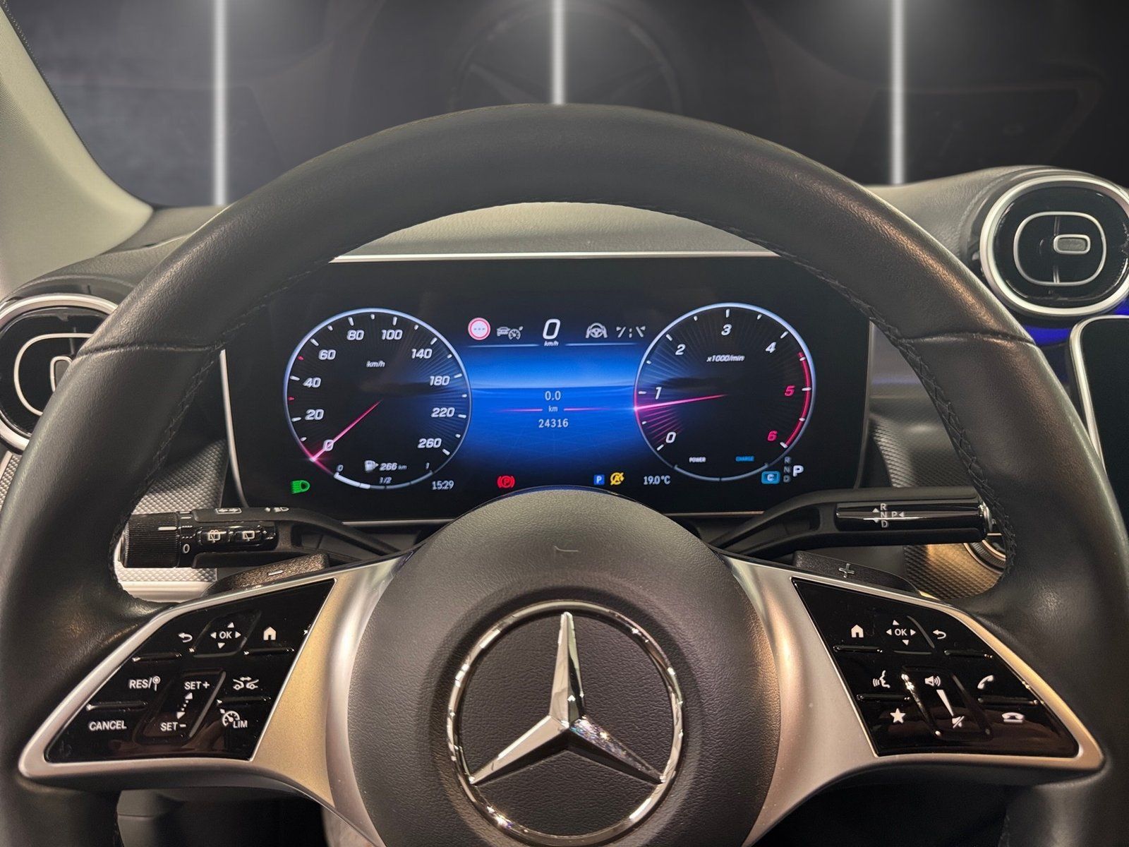 Fahrzeugabbildung Mercedes-Benz GLC 220 d 4M*Avantgarde*Distronic*AHK*DigiLight