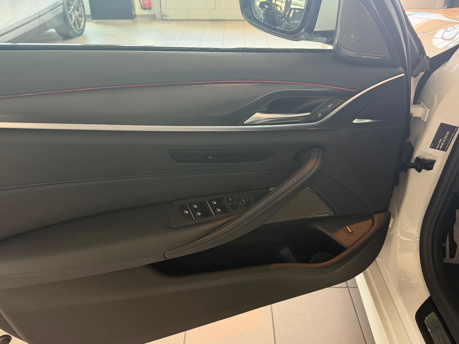 Fahrzeugabbildung BMW 530 d XDriveM Sport/M-PAKET/HARMAN-KARDON/AMBIE