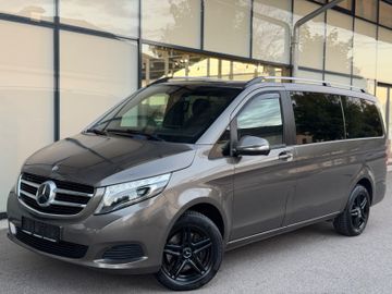 Mercedes V 220 - 1
