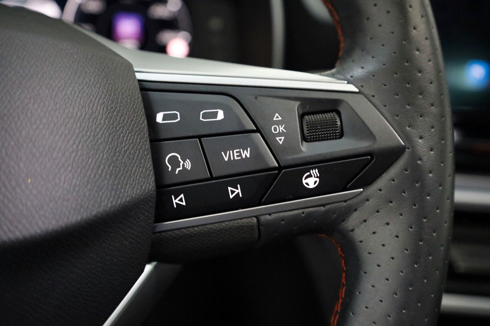 Fahrzeugabbildung SEAT Leon FR, Navi,LED,SH,Kamera,Panorama,ACC, SR+WR