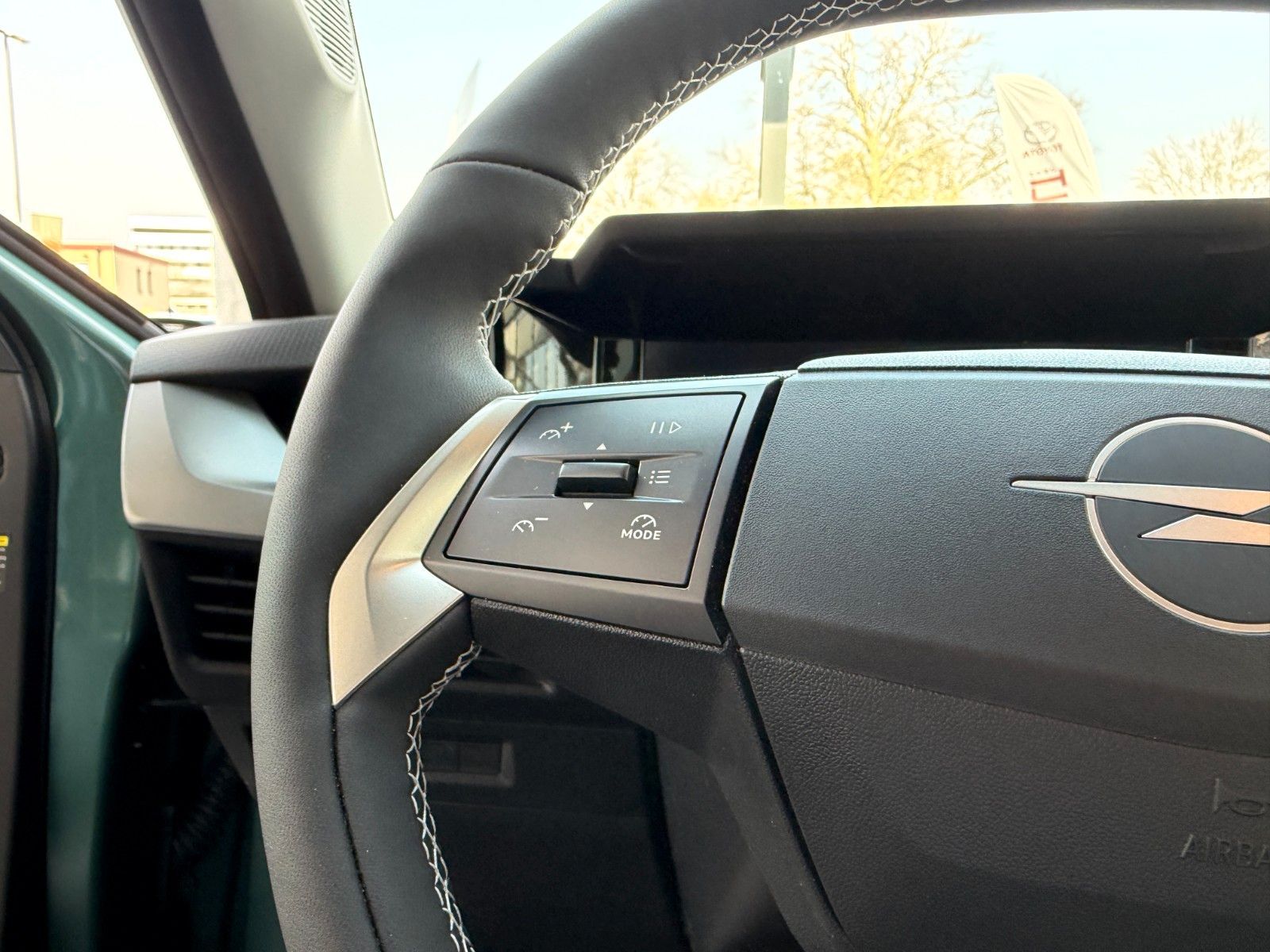 Fahrzeugabbildung Opel Frontera 1.2 Edition W Kamera,LED,Navi,PDC,LM