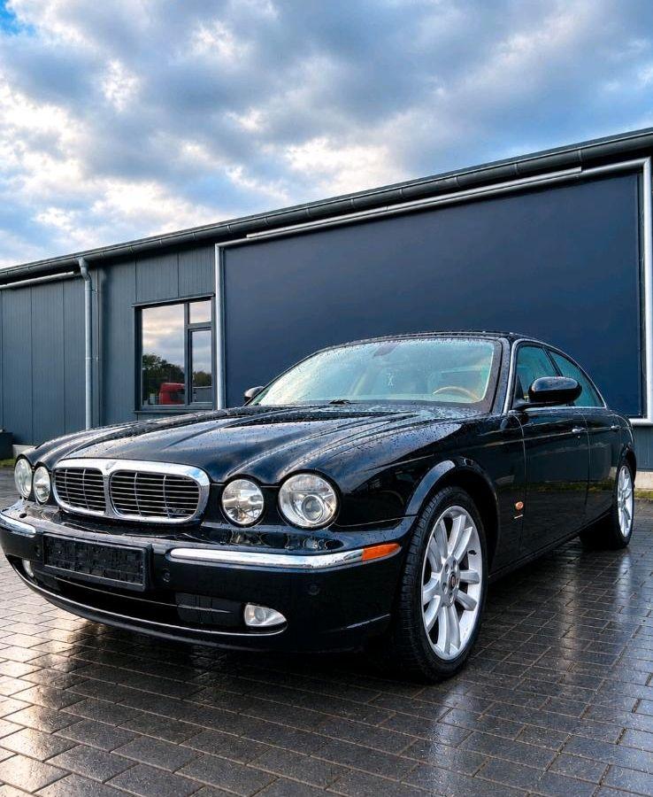 Jaguar XJ