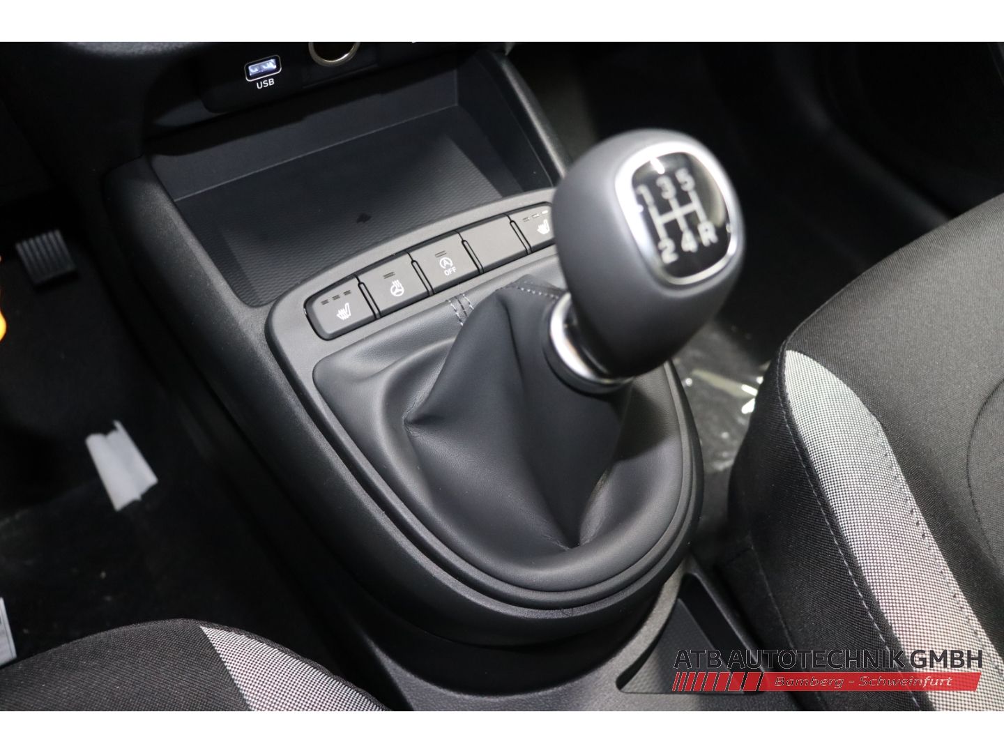 Fahrzeugabbildung Hyundai i10 Trend MY25 1.0 Benzin 63 PS 5-MT 2WD Navi Ap