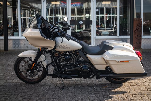 Fahrzeugabbildung Harley-Davidson ROAD GLIDE ST 117 MY23 FLTRXST Jetzt bestellen!
