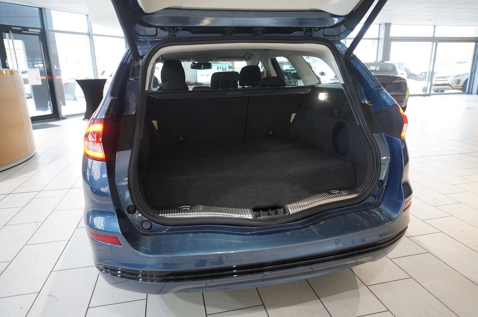 Fahrzeugabbildung Ford Mondeo Turnier 2.0 TITANIUM NAVI/LED/KAMERA/DAB+