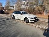 BMW 530i Touring Sport - BMW 530 mit Benzin-Antrieb: Kombi, Automatik