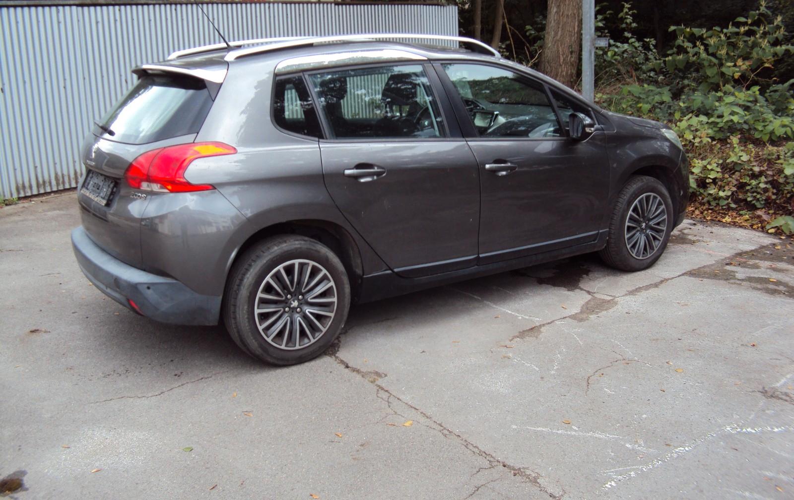 Peugeot 2008 Active-AUTOMATIK-NAVI-KLIMA--79000KM