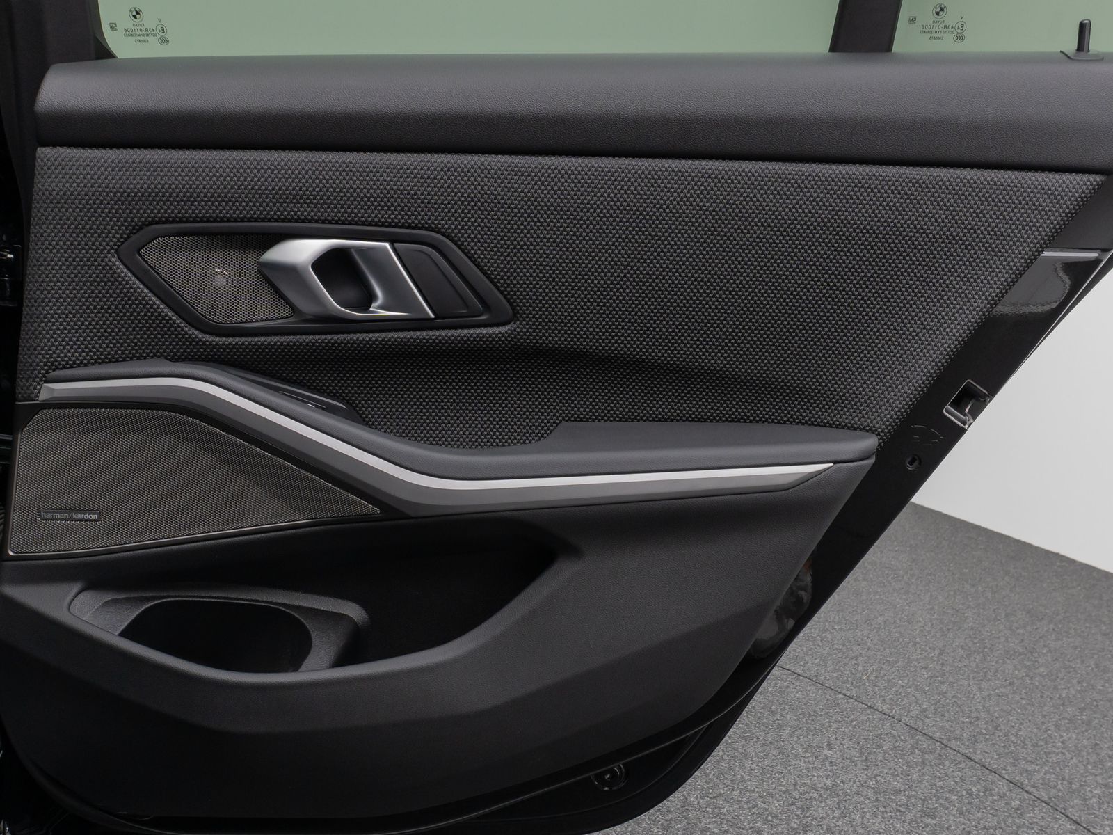 Fahrzeugabbildung BMW 330d Panorama Kamera H/K DAB Komfort Alarm LED