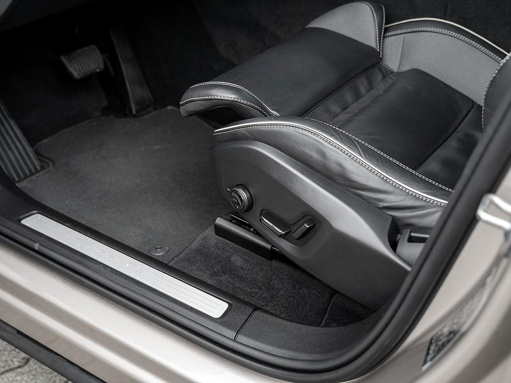 Volvo XC60 B5 AWD Ultimate Dark, миниатюра 27