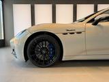 Maserati Granturismo 3.0 V6 361kW Modena Auto AWD - silberne Maserati Granturismo