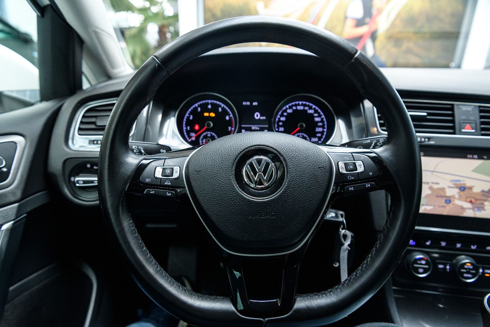 Fahrzeugabbildung Volkswagen Golf VII Variant+R-LINE+AHK+SHZ+NAVI+RFK+GJR