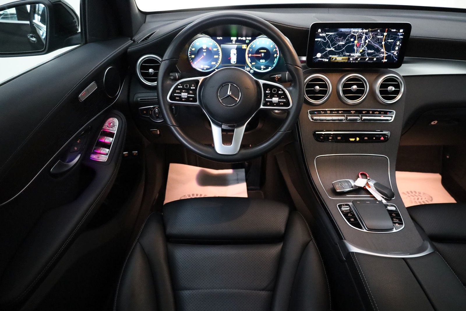 Fahrzeugabbildung Mercedes-Benz GLC 300e Coupe 4M,Leder,Navi,LED,GSD,360Kamera