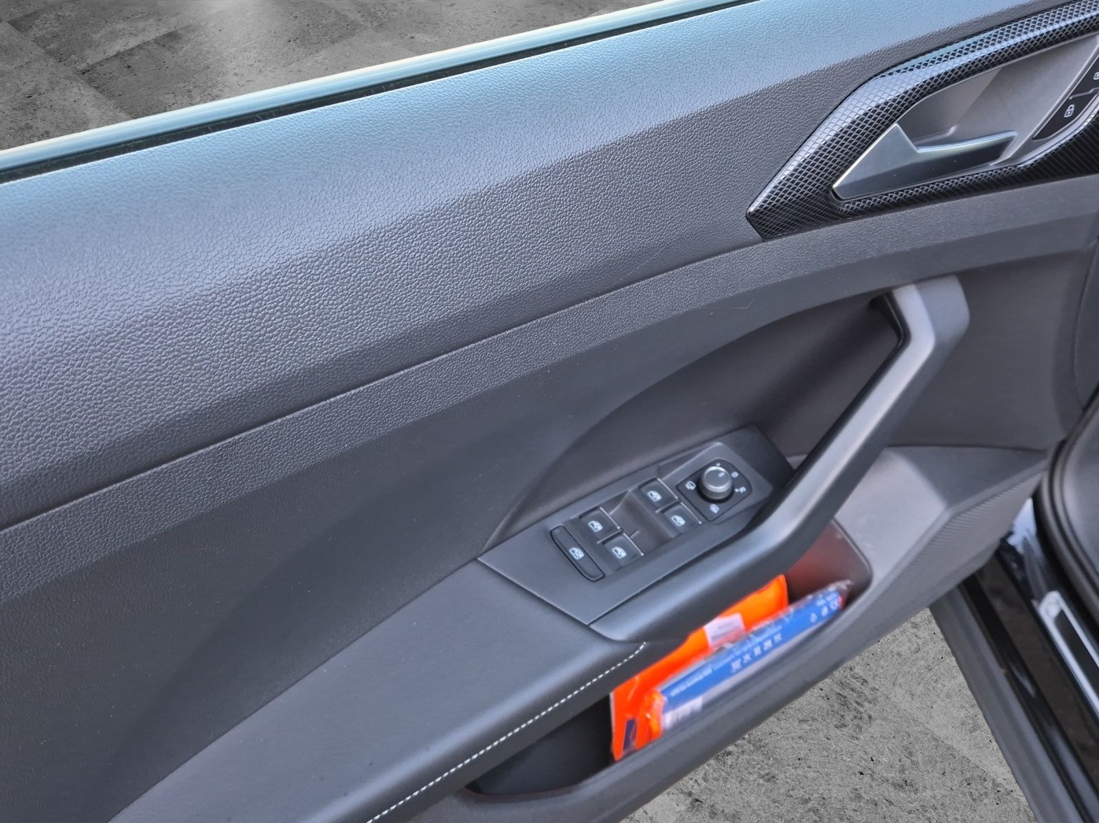 Fahrzeugabbildung Volkswagen T-Cross TSI Goal DSG LED AHK Navi AID ACC Park-A