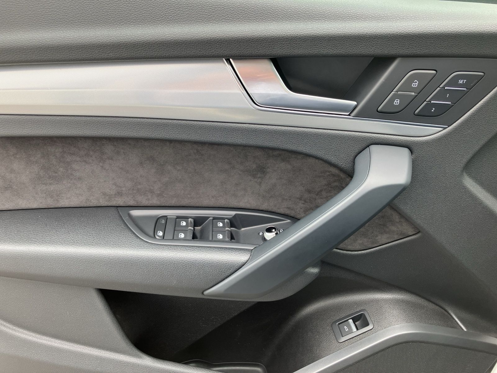 Fahrzeugabbildung Audi Q5 40 TDI quattro S-Line Matrix Navi ACC STHZ SH