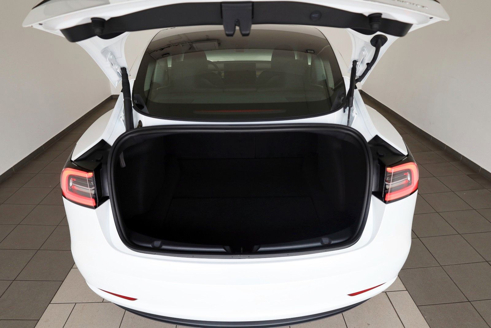 Fahrzeugabbildung Tesla Model 3 Long Range Dual AWD Leder,Navi,LED,Panor