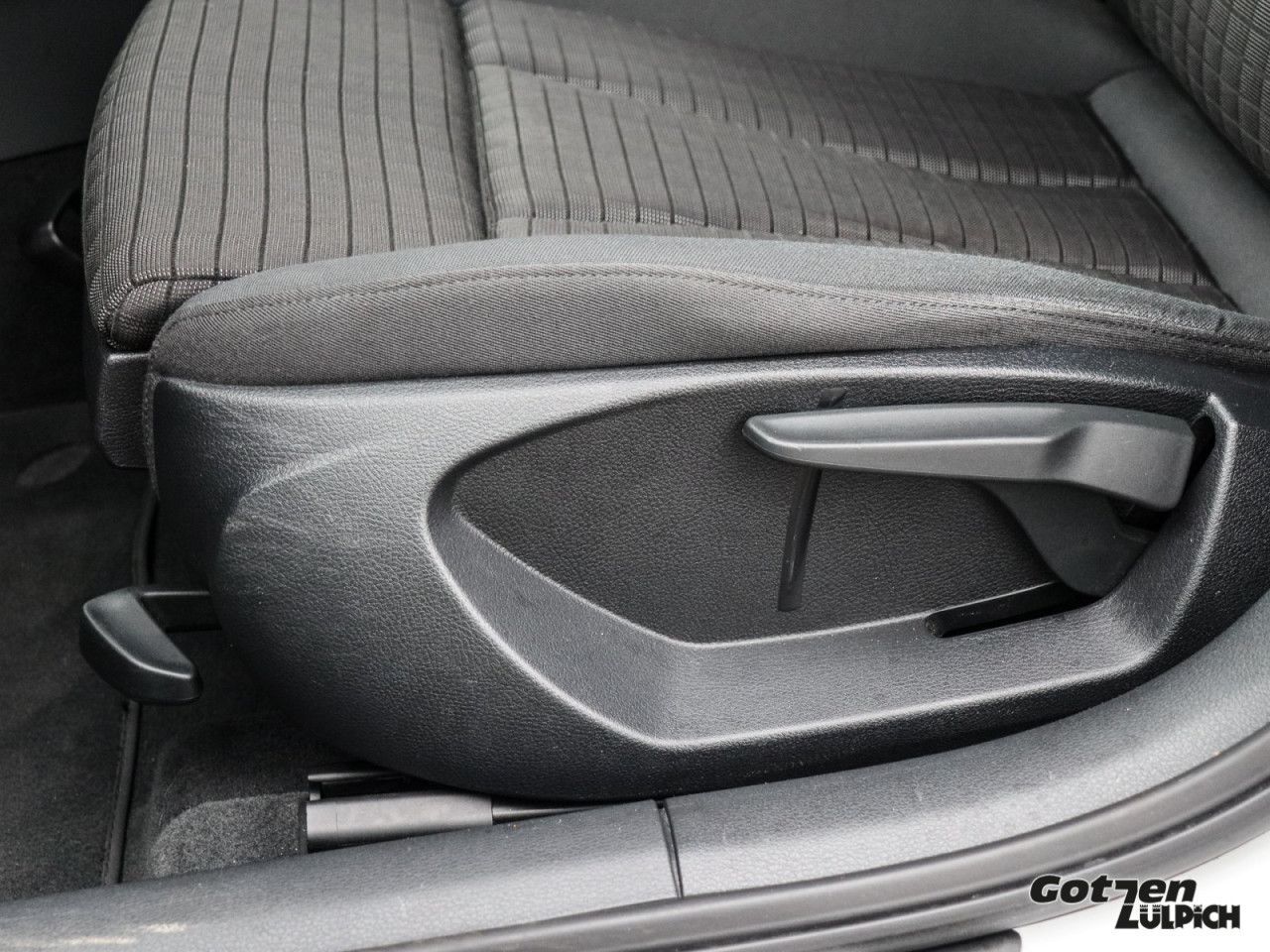 Fahrzeugabbildung Audi A3 Sportback 35 TFSI 1.5 sport Navi Paket S line