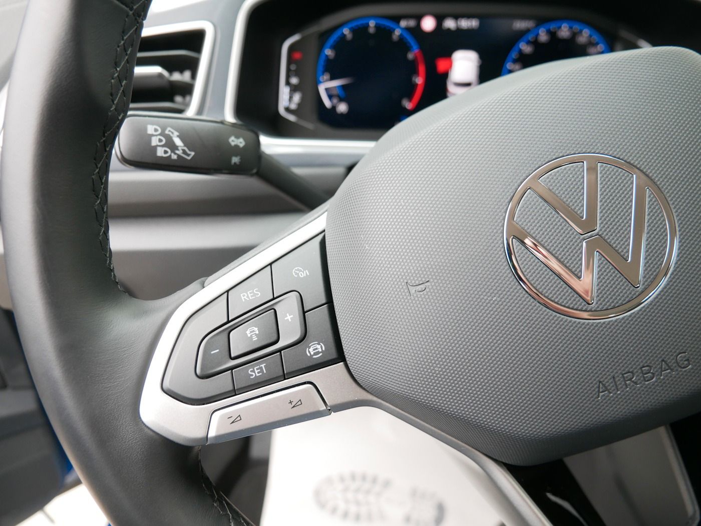 Fahrzeugabbildung Volkswagen T-Roc 1.5 Style NEU43T Standhz MATRIX ACC Kamera