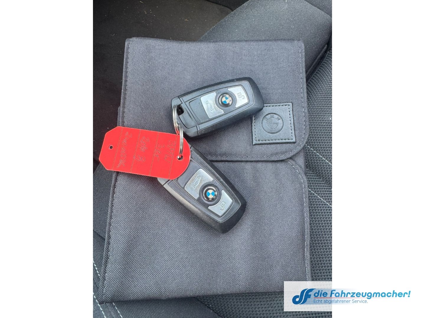 Fahrzeugabbildung BMW 320 i xDrive Advantage Touring *EXPORT