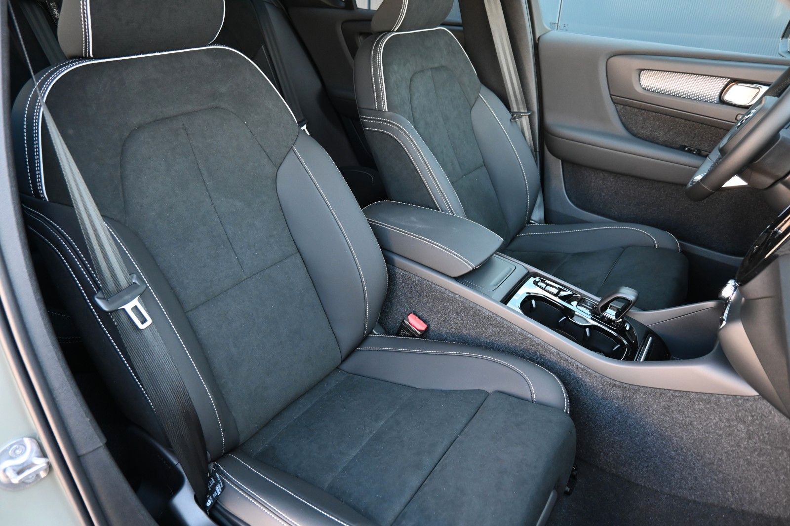 Fahrzeugabbildung Volvo XC40 B4 DKG Plus Dark*FSHZG*360°*ACC*Allwetter