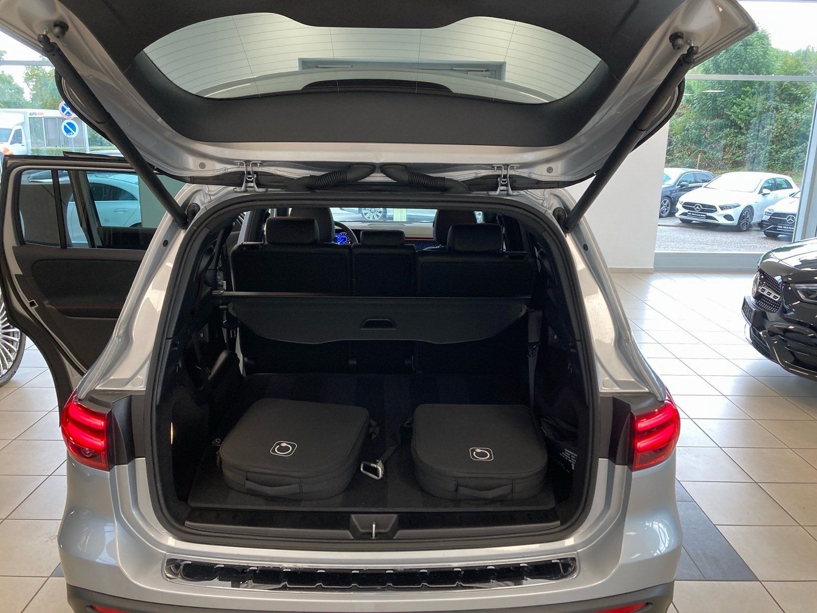 Fahrzeugabbildung Mercedes-Benz EQB 250+ AMG*Distronic*360°*Memory*7-Sitzer*Totw