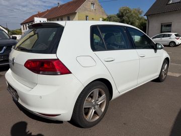 Volkswagen Golf - 6