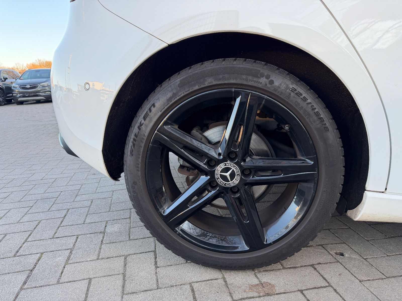 Fahrzeugabbildung Mercedes-Benz A 220 Night Paket*LED*KAMERA*TEMPO*SITZHEIZ*PDC*