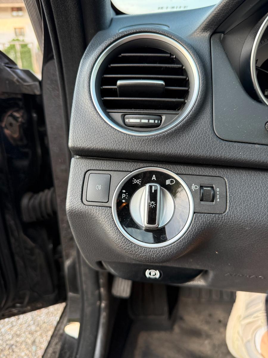 Mercedes-Benz C220 2011 — photo 9