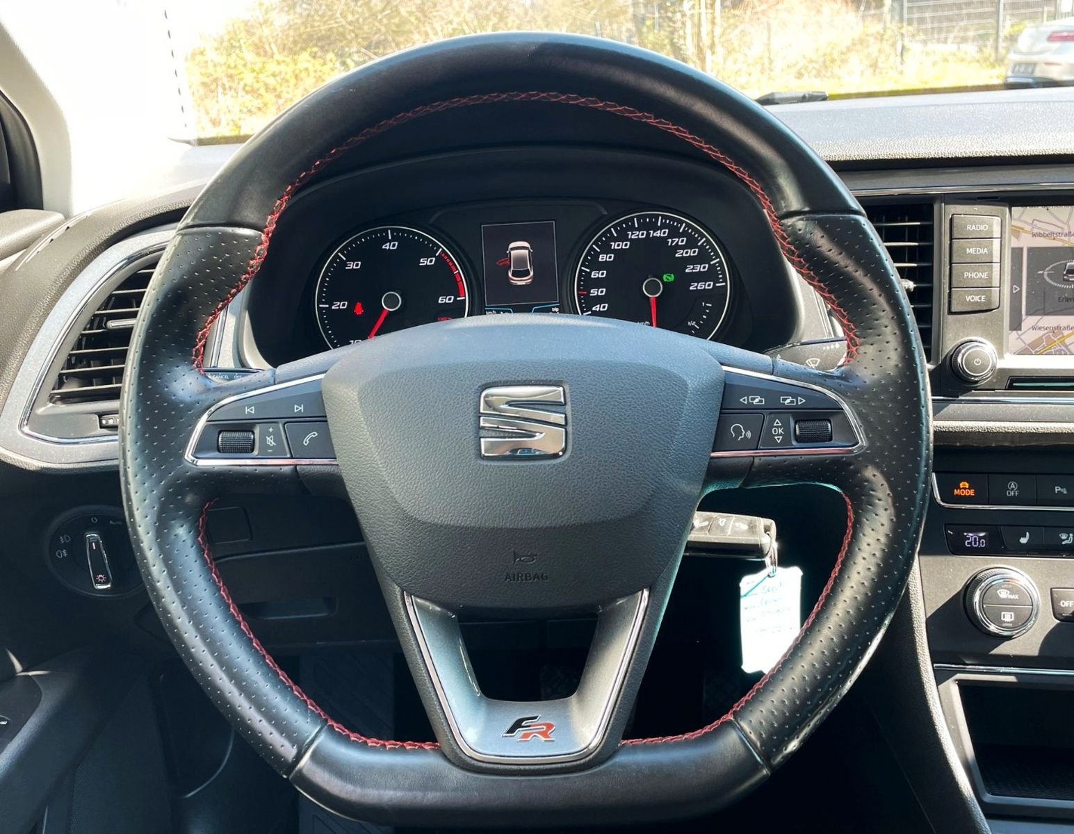 Fahrzeugabbildung SEAT Leon 2.0TDI FR DSG KLIMAAUT LEDER NAVI LED 2.Hd