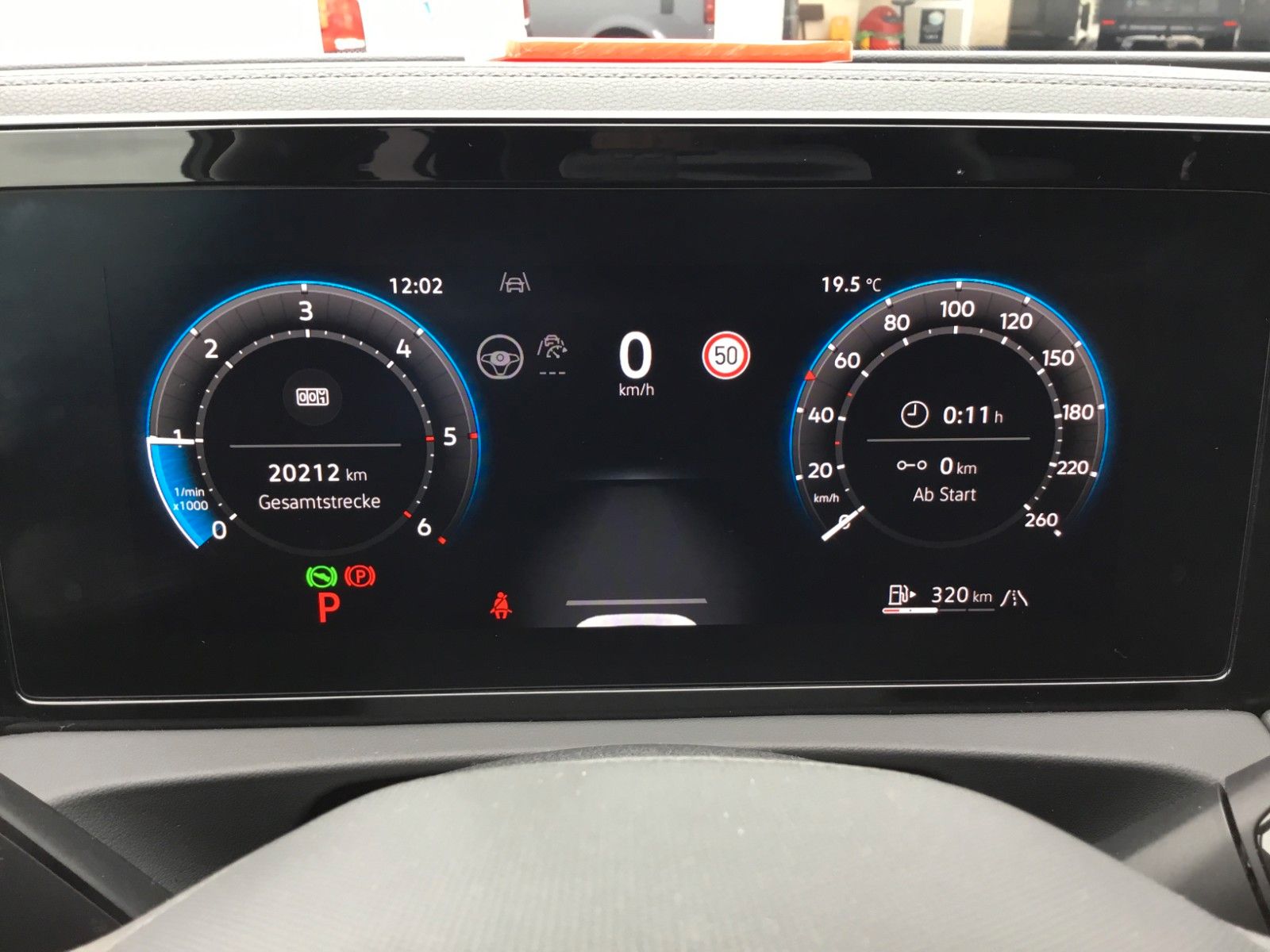 Fahrzeugabbildung Volkswagen Tiguan 2.0 TDI DSG 4M R-Line+AHK+20"+Pano